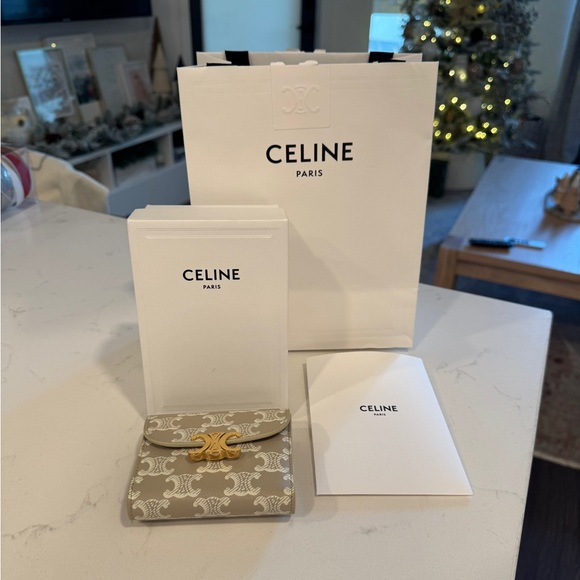 Celine SMALL FLAP WALLET TRIOMPHE IN TRIOMPHE CANVAS - Picture 1 of 9